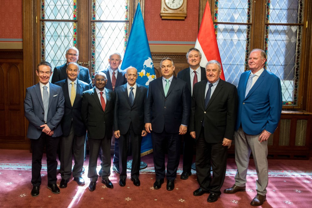 Orbán Viktor a Nemzetközi Úszószövetség vezetőivel tárgyalt
