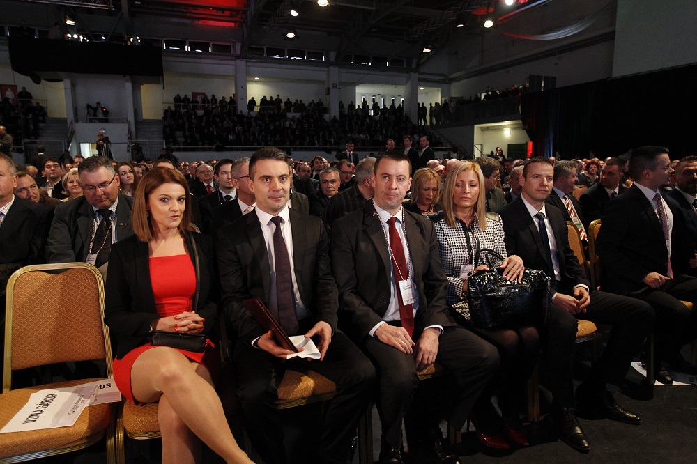 Vona Gábor Sneider és Gyöngyösi mellett korteskedik