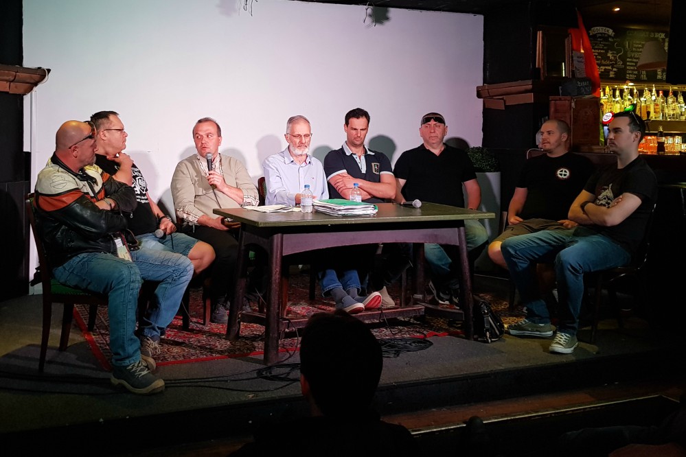 Mozgalomként folytatják