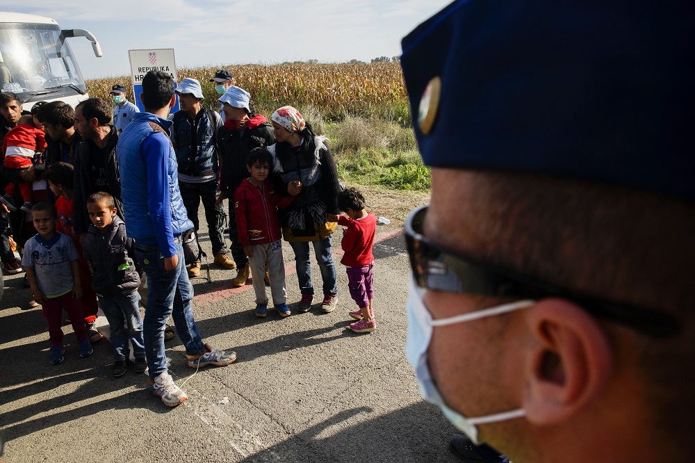 Migránsokat találtak egy kamionban Csanádpalotánál