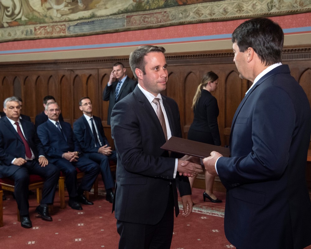 Az államfő kinevezte az új kormány államtitkárait