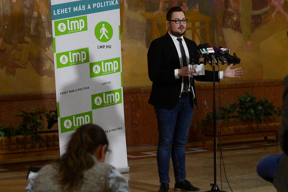 Az LMP szerint a Fidesz bukásra készül