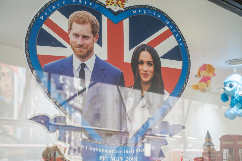 Engedélyezte II. Erzsébet királynő az esküvőt