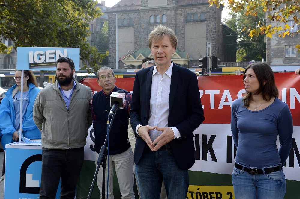 Fodorék sok sikert kívánnak Mellár Tamásnak