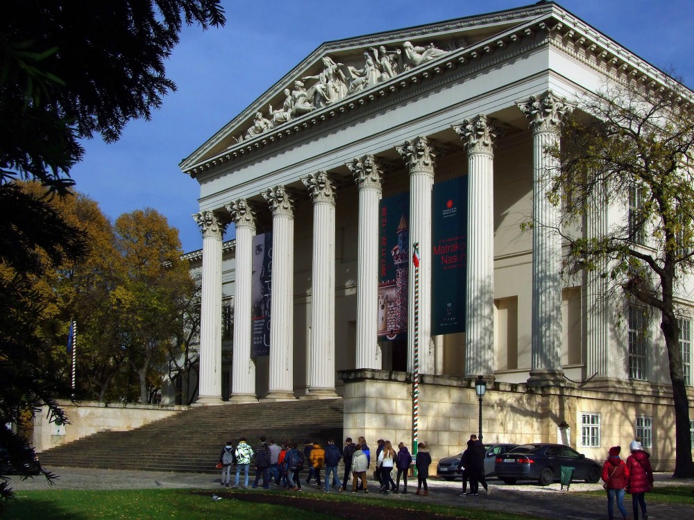 Tömegsírt találtak a Múzeumkertben