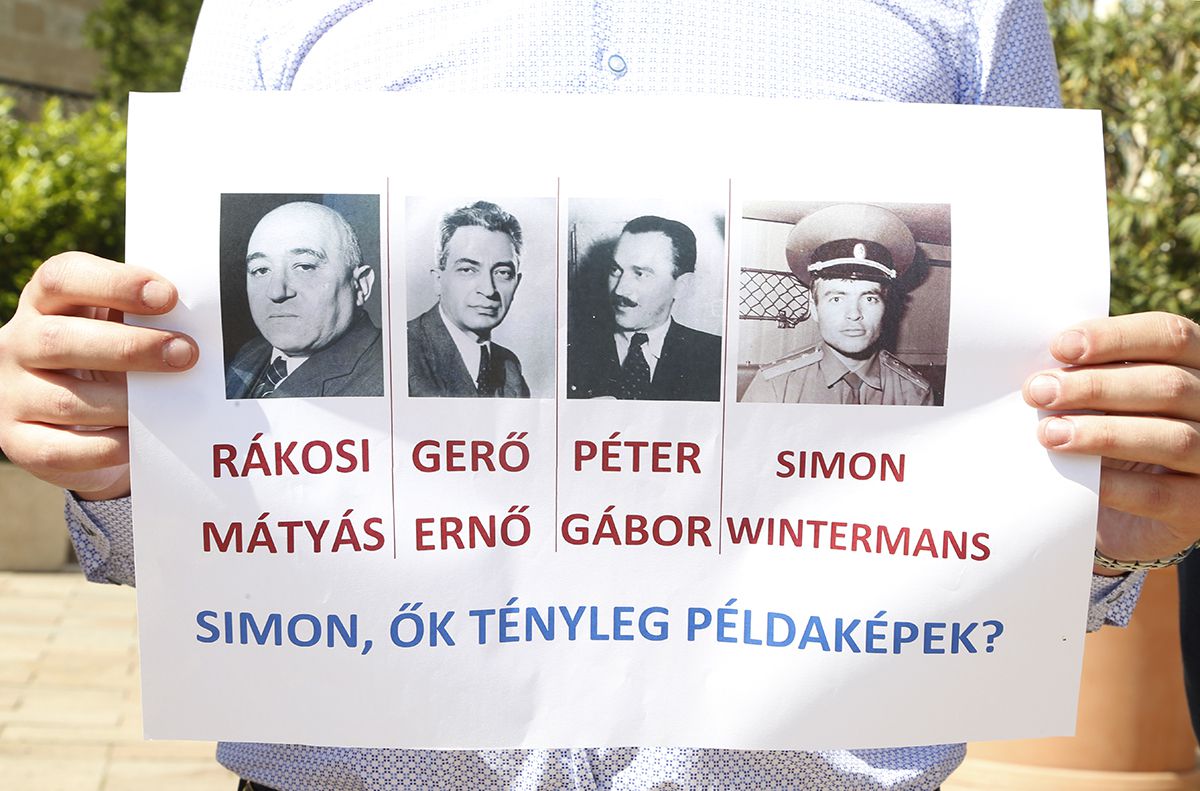 Szovjet egyenruhában pózol az ellenzéki agitátor