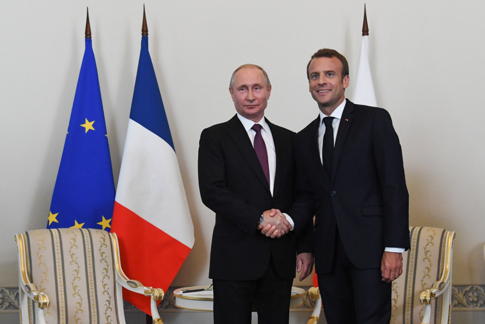 Putyin és Macron aggodalmát fejezte ki