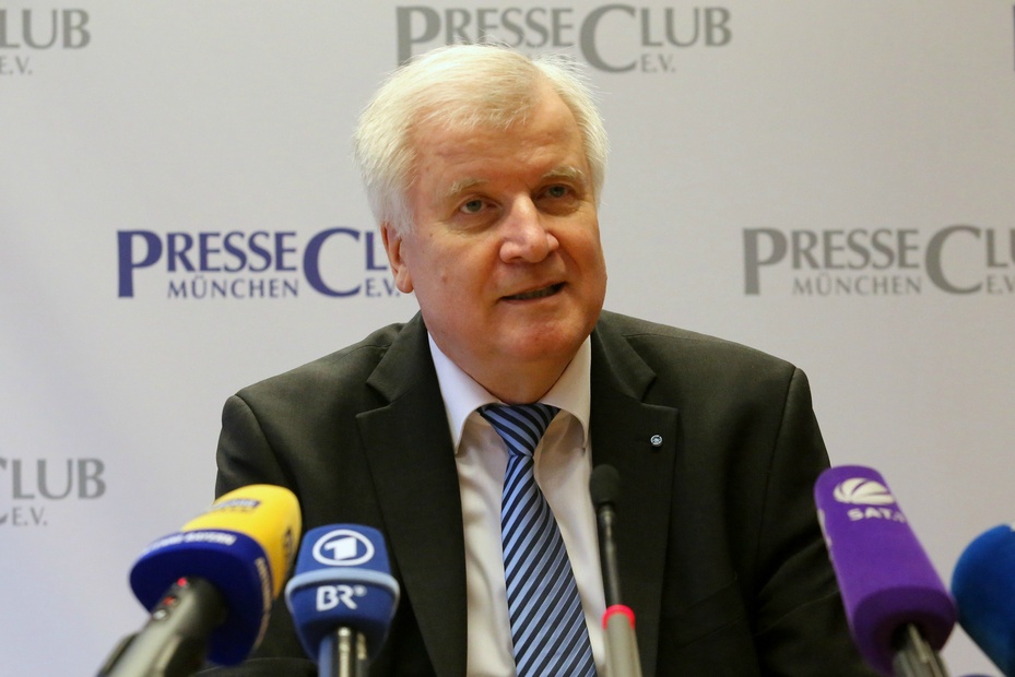 Seehofer következményeket ígér