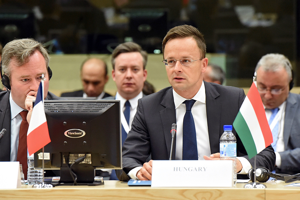 Magyarország segít