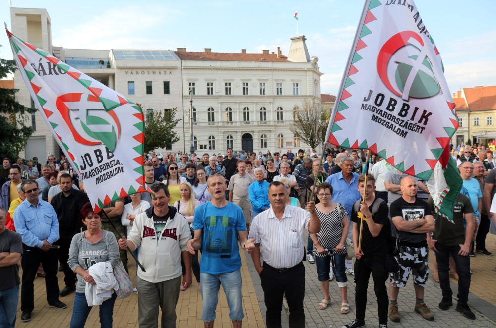 Gerjesztik a feszültséget