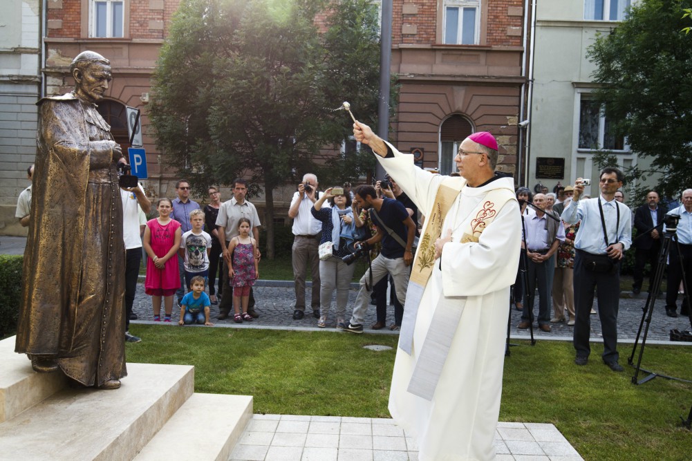 Felavatták Vaszary Kolos bíboros szobrát