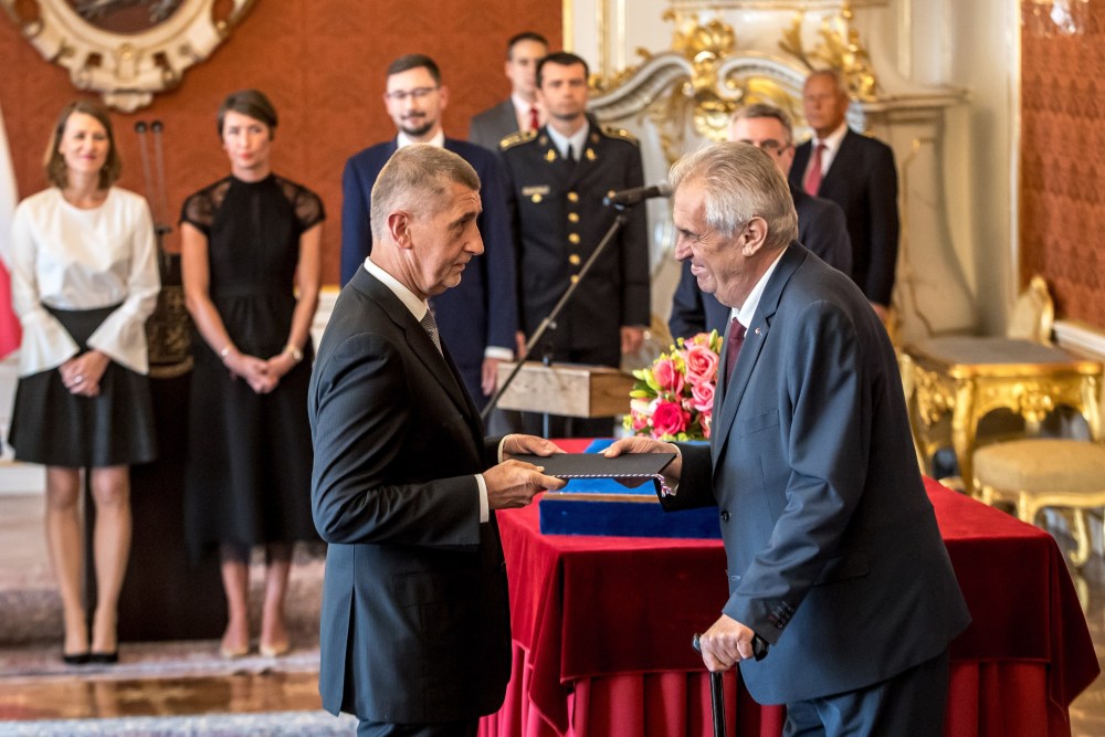 Kinevezték az új cseh kormány tagjait