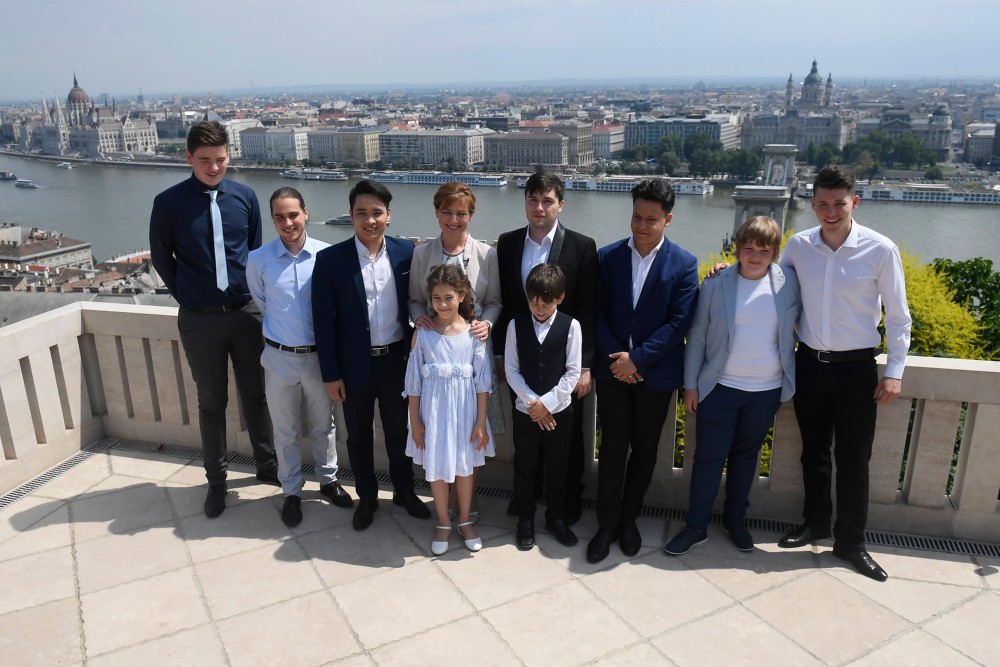 A Virtuózok döntőseit fogadta Herczegh Anita