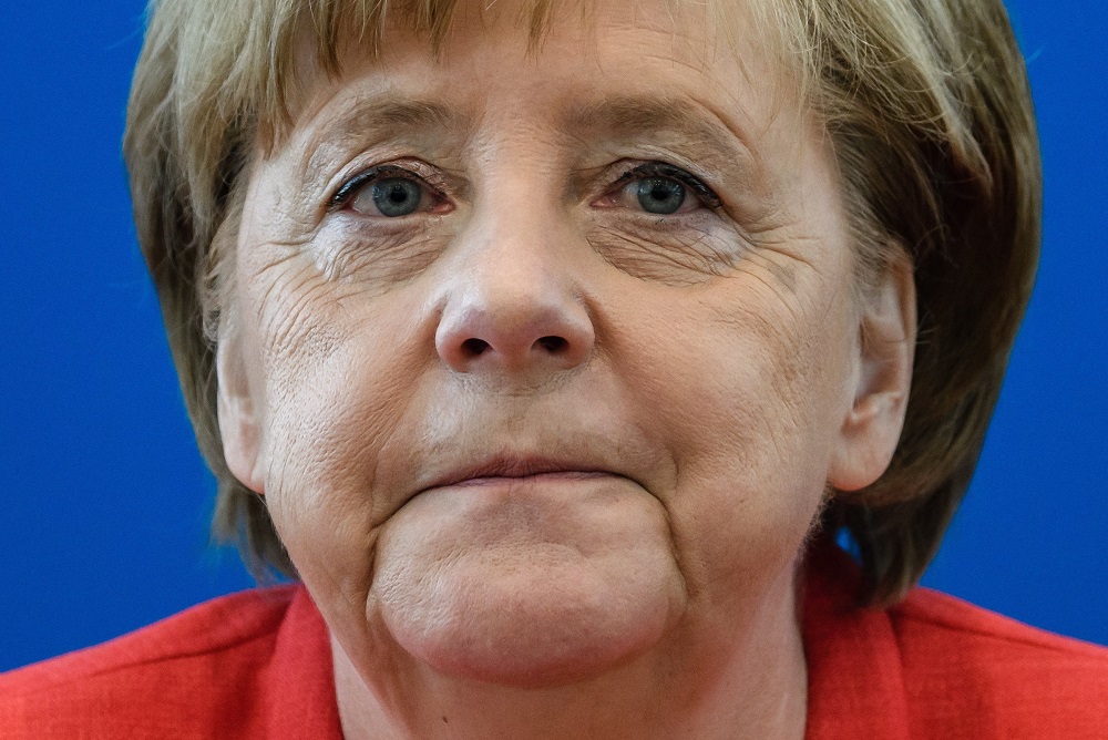 Merkel: július elejéig tárgyalásokat kell folytatni