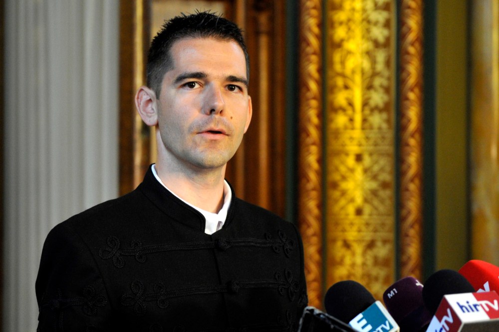 Szakad a Jobbik, ha kizárják Toroczkait