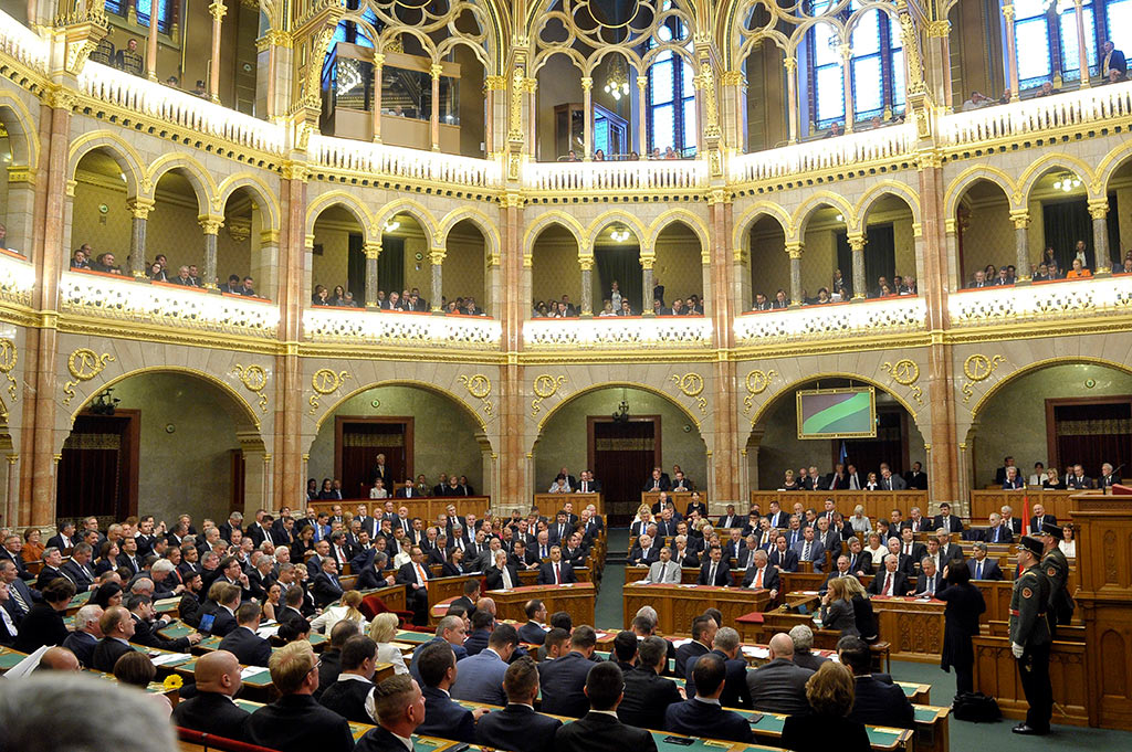 Alaptörvény-módosítás és Stop Soros a napirenden