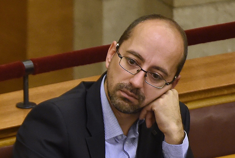 LMP: a könyvégetéssel azonos a CEU elüldözése