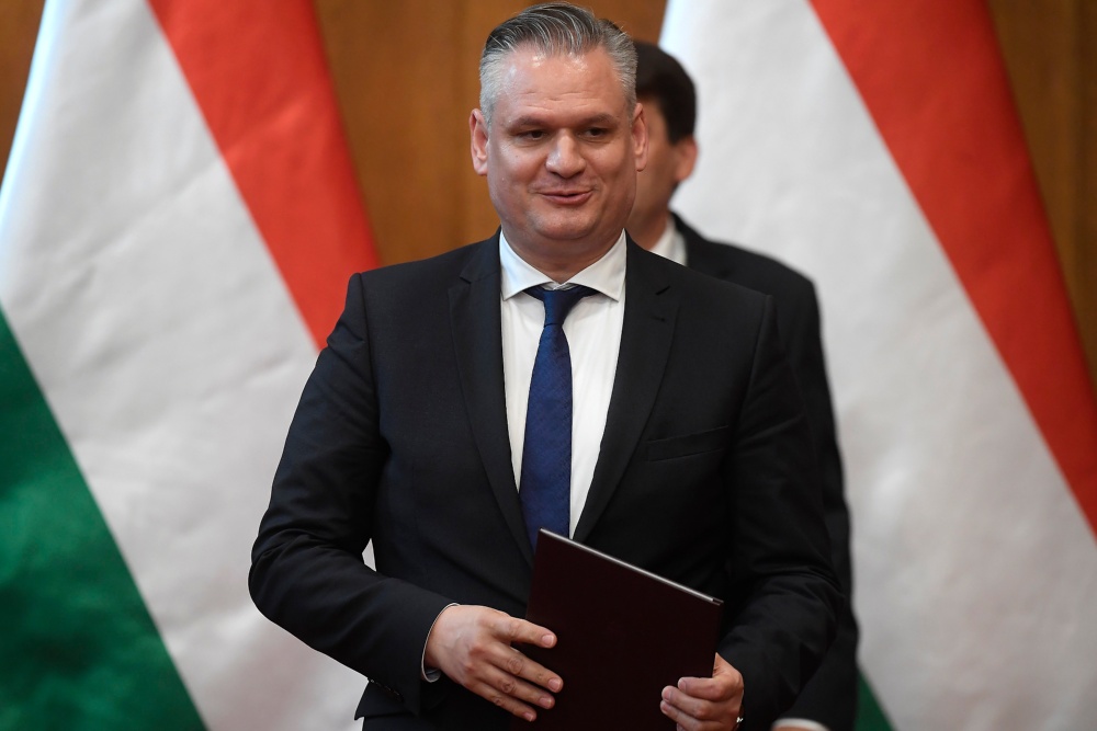 Párbeszéd kell kelet és nyugat között