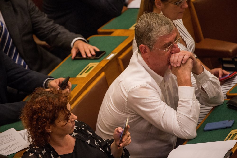 Gyurcsányék aláírásgyűjtésbe kezdenek