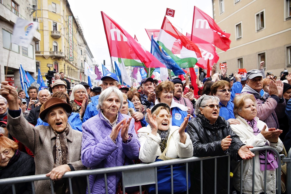 Nyilvántartásba vették a Jobbikot, az LMP-t, az MSZP-t és a Párbeszédet
