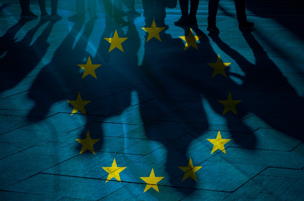 Brüsszel a migránsokat támogatná az európaiak helyett