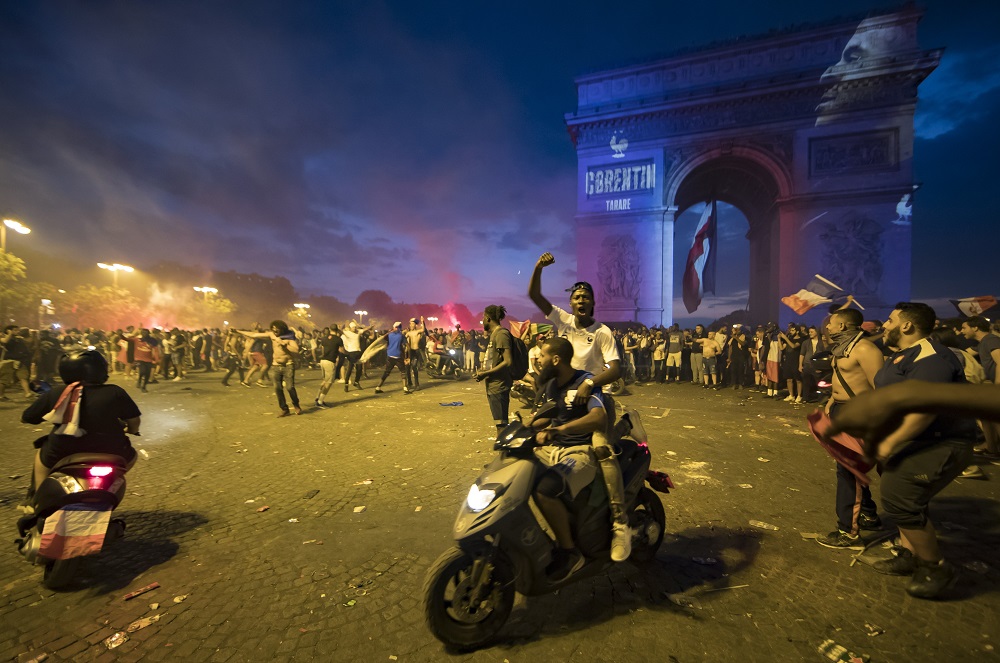 Elszabadult a pokol Franciaországban (Videókkal!)