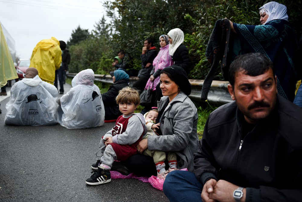 Autópályán hagyták a migránsokat