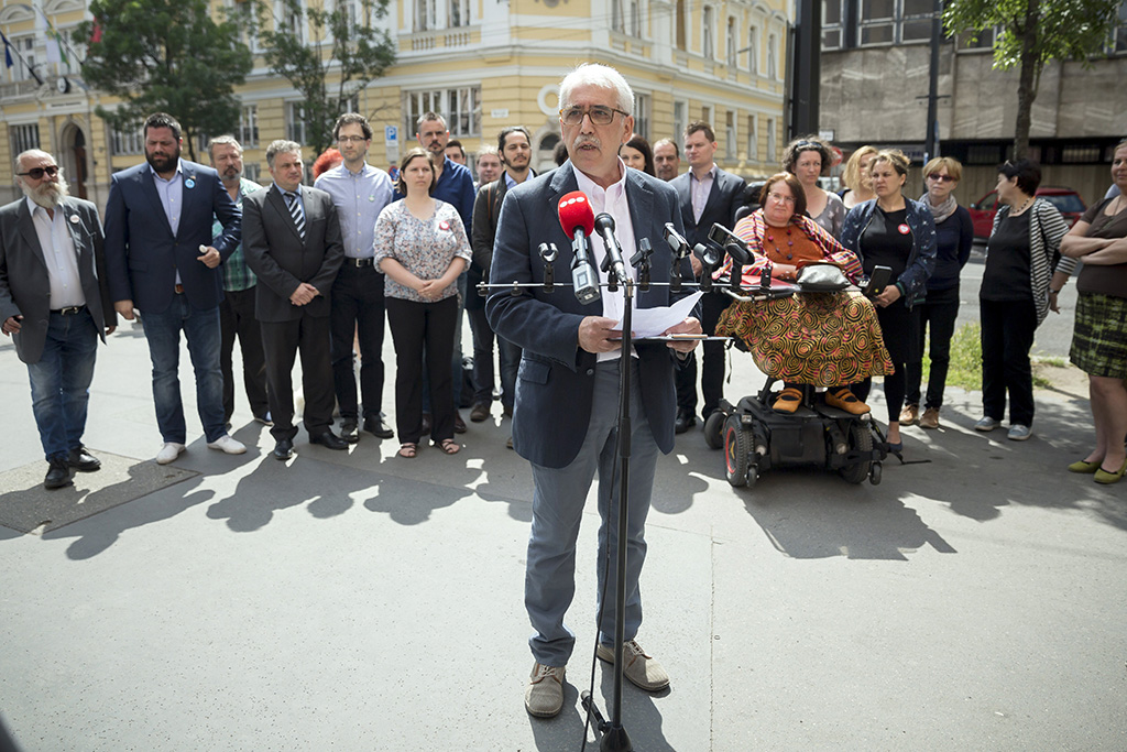 Kilakoltatással riogat az ellenzék jelöltje