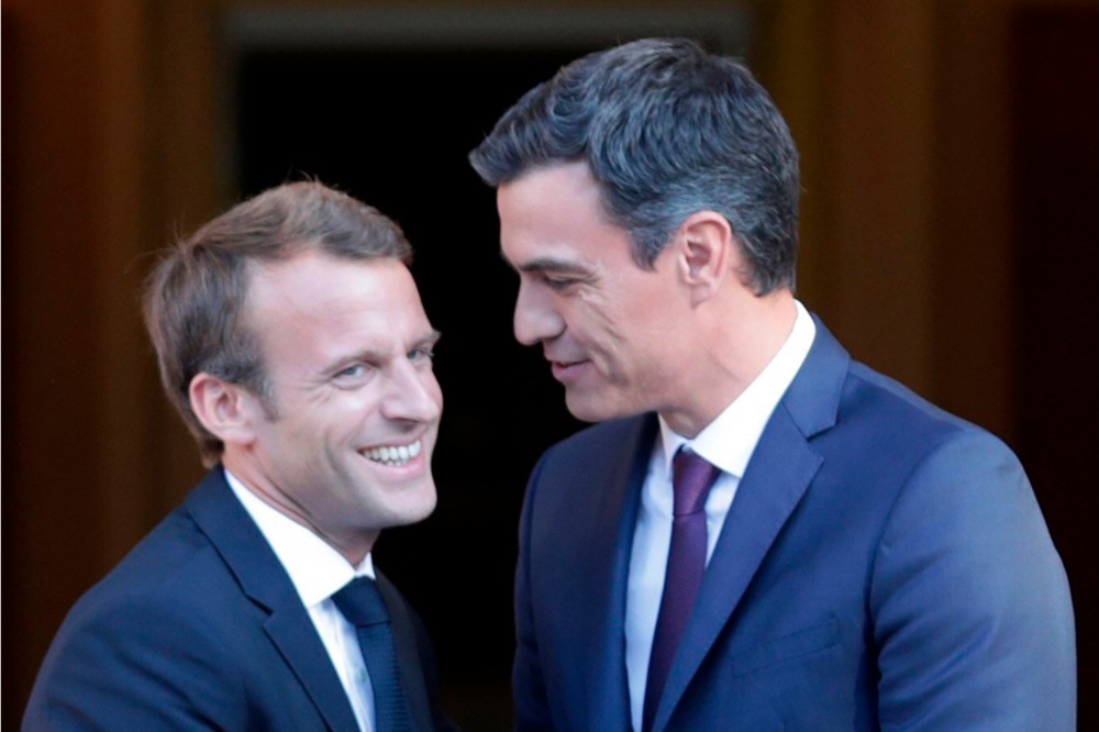 Macronnak a „kontextussal” van problémája