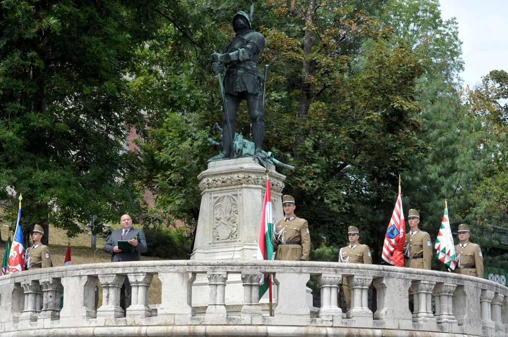 Szükség van Nándorfehérvár hősiességére