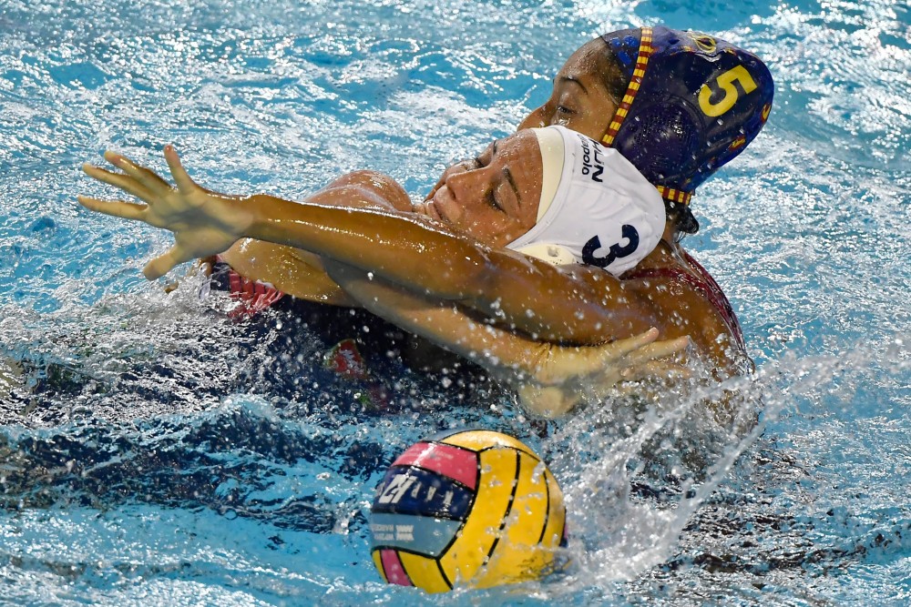 Kikaptak a magyar lányok