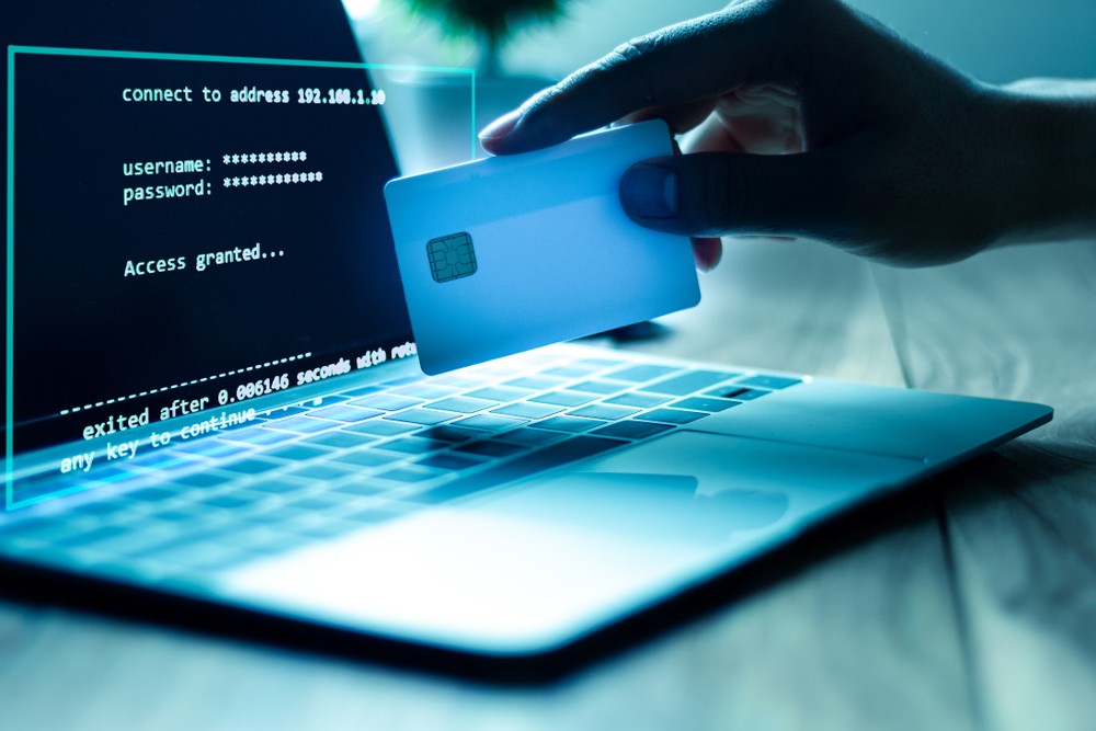 Csalók próbálják megtéveszteni az ügyfeleket