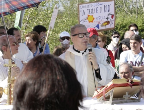 Megszüntetné a kereszténységet a katolikus püspök