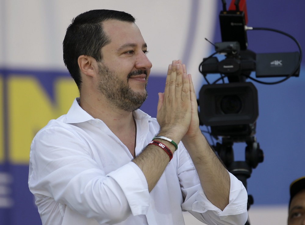 „Megalakítjuk a populisták szövetségét és ledöntjük Brüsszel falait”