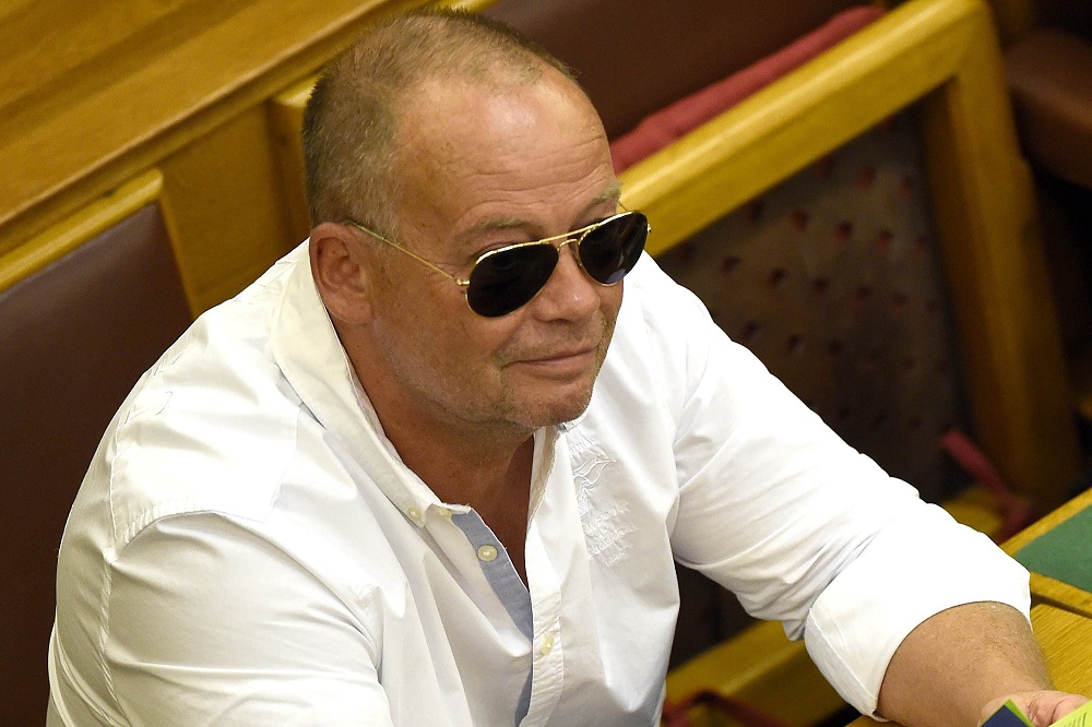 Szanyi Tibor szerint Orbán Viktor libikókázik