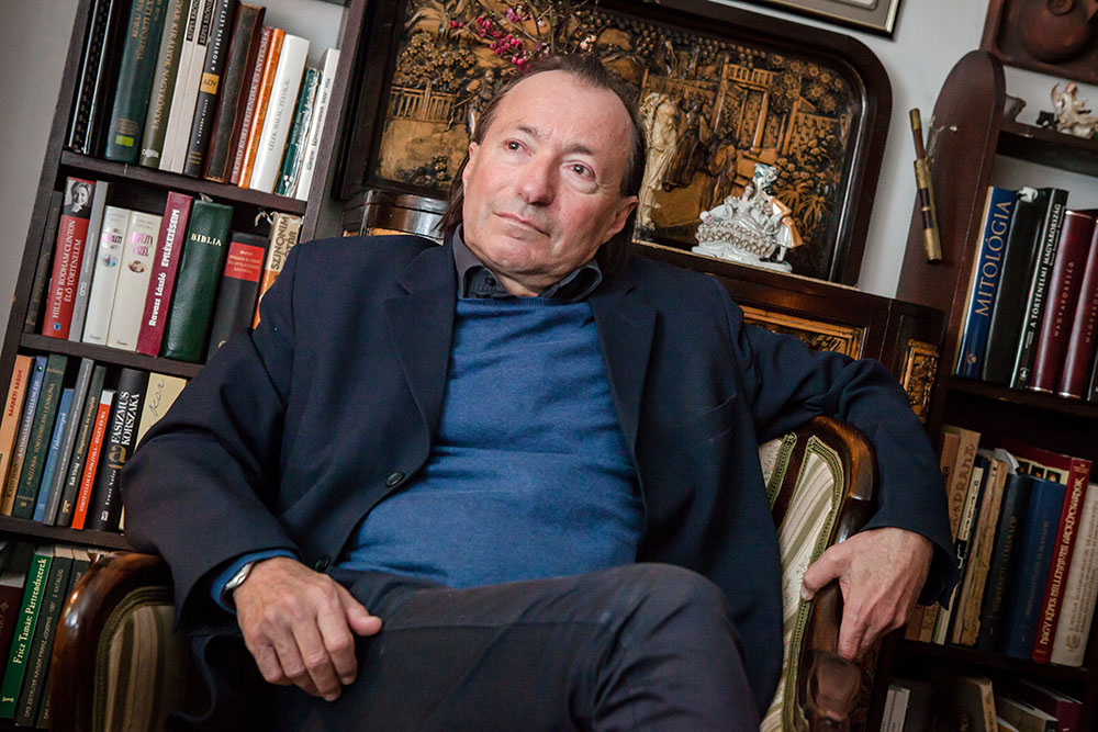 Szobrok, mártírok, hősök, kommunisták