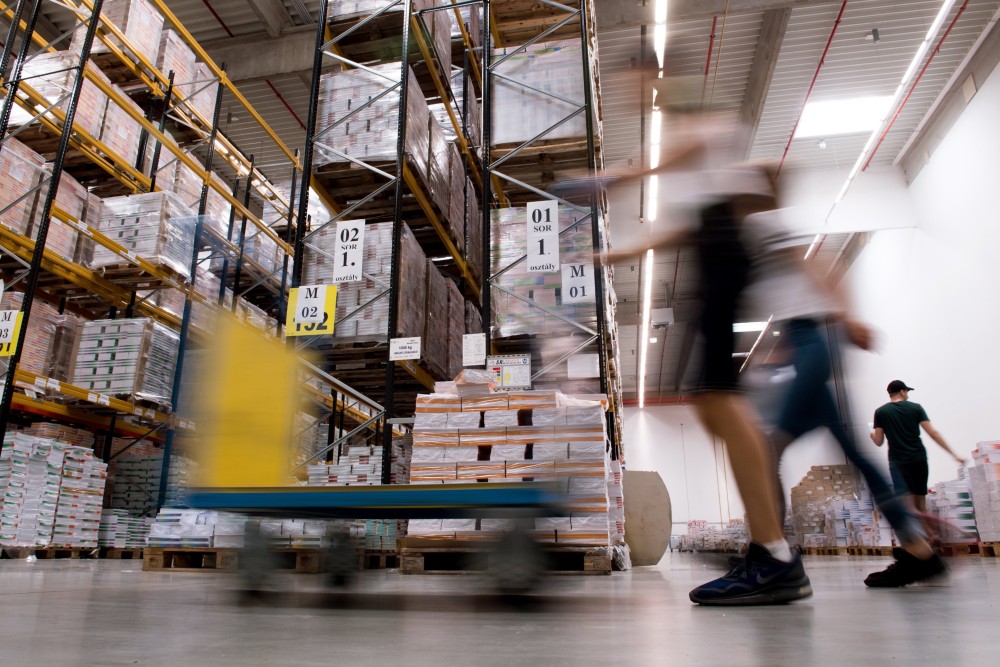 Szerdától szállítják ki a tankönyveket