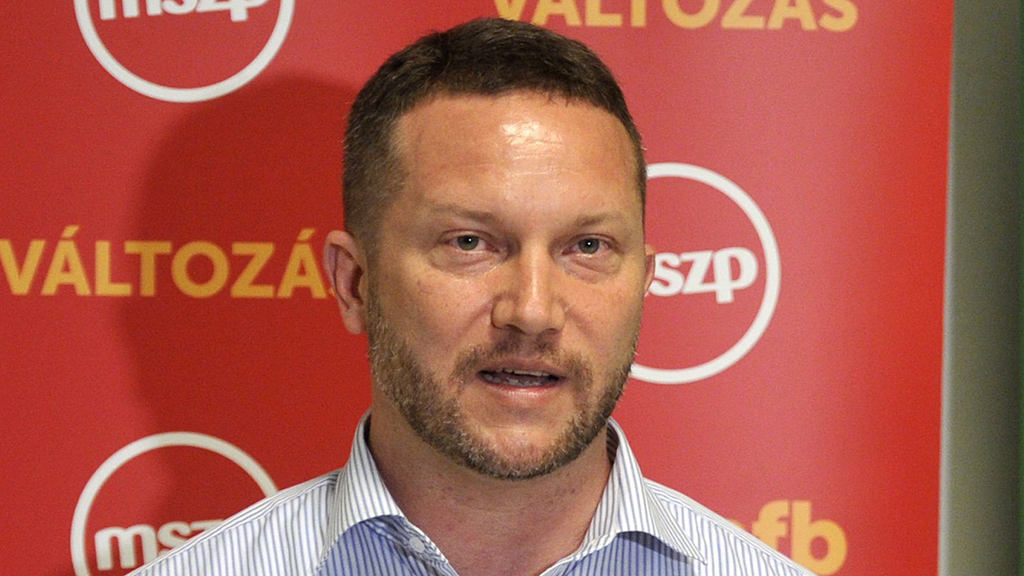 Az MSZP szerint Tusványos a diktatúrába való átmenet szimbóluma