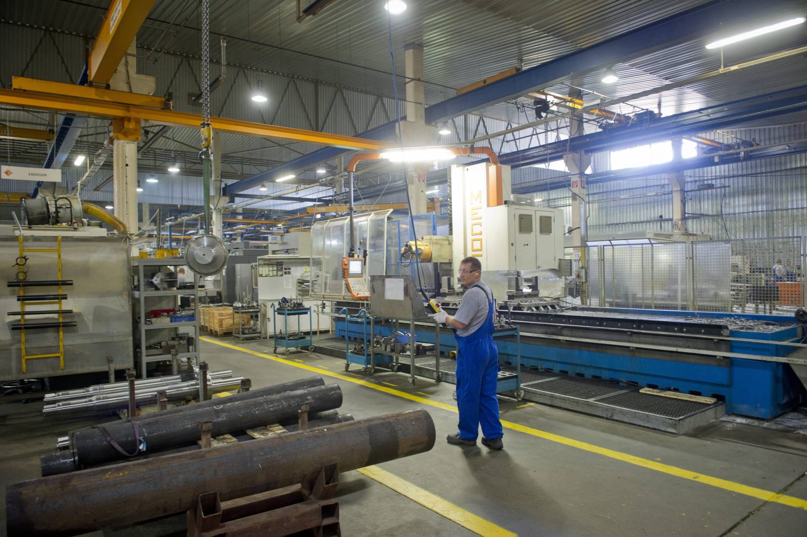 A kormány az ipar szerkezetének kiegyensúlyozására törekszik