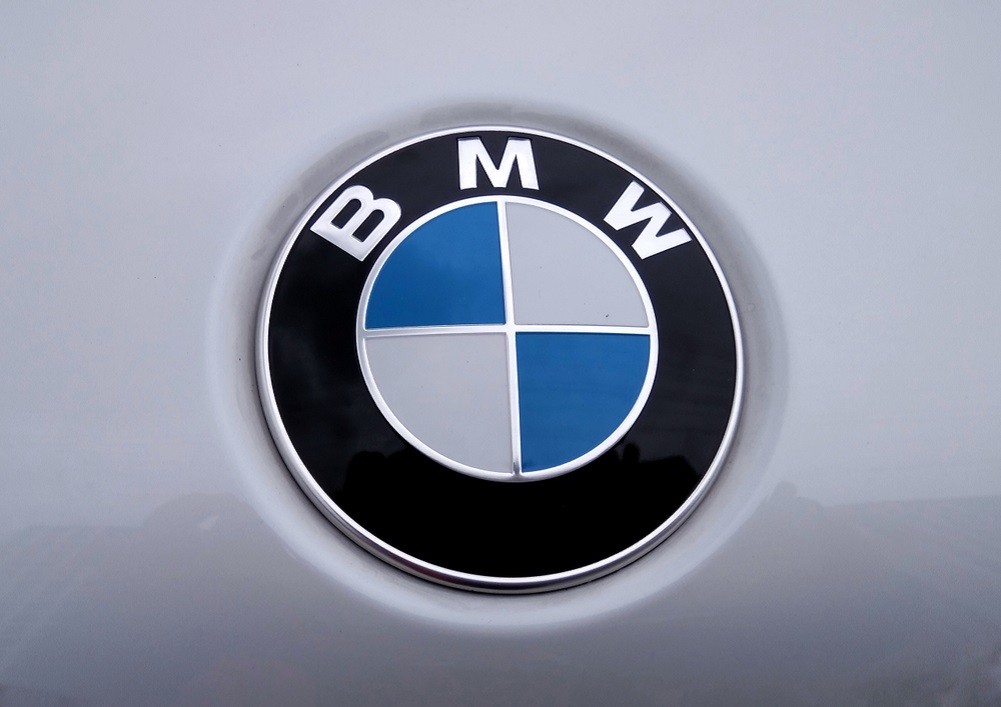 Jön a BMW is