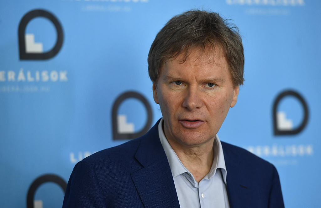 Háborognak a Liberálisok