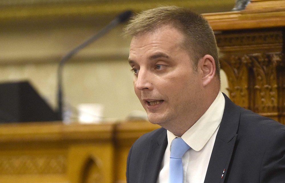 A biztonságunk miatt aggódnak a szocik