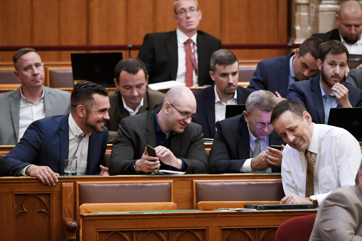 Most épp a stadionok miatt aggódnak a jobbikosok