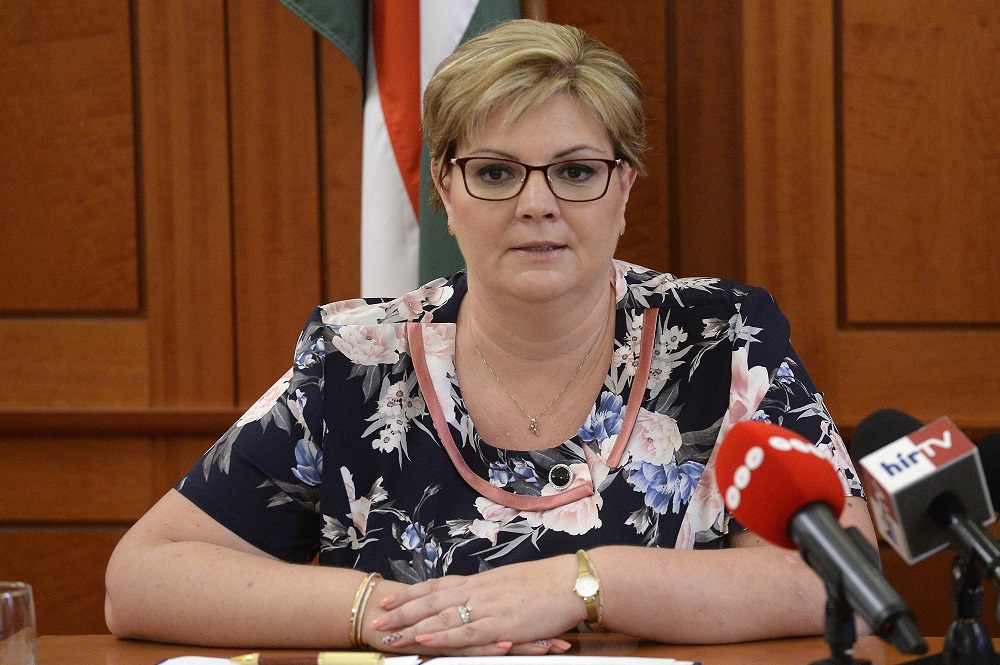 A baloldal nem tervez „köpködni”