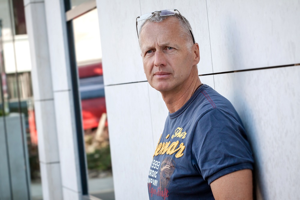 Az NGO-k vastagon benne vannak az embercsempészetben