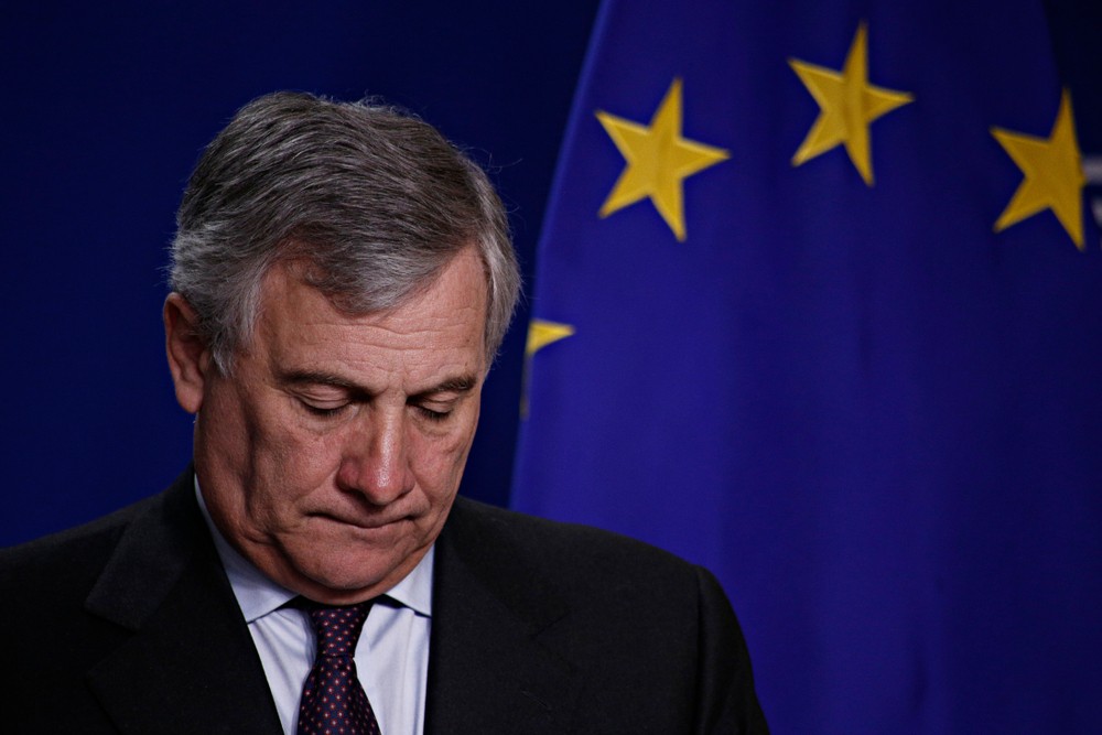 Tajani Salvininek üzenget