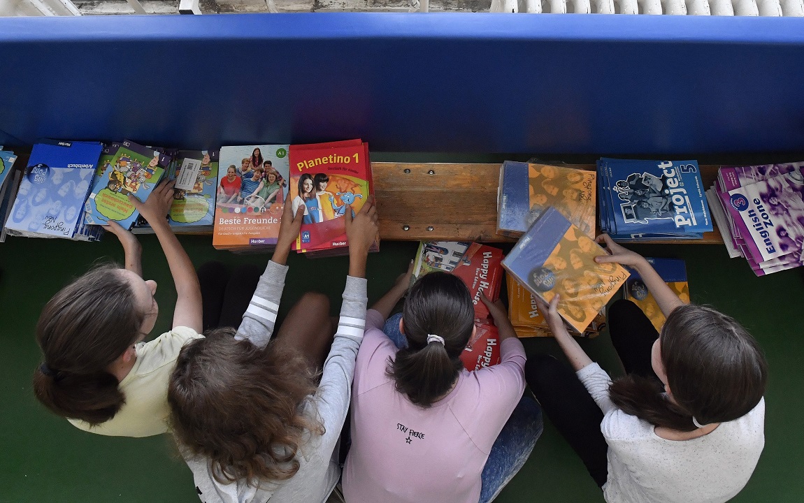 Fontos, hogy egységes tartalma legyen a tankönyveknek