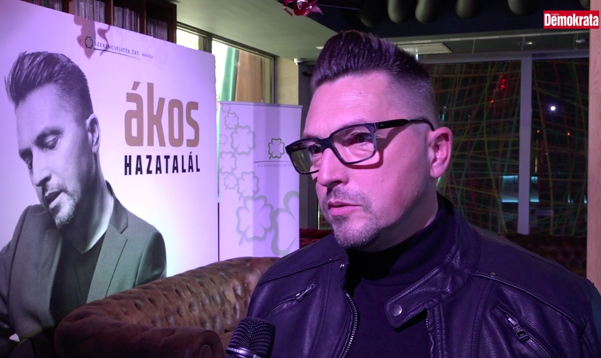 Hazatalál – videointerjú Kovács Ákossal