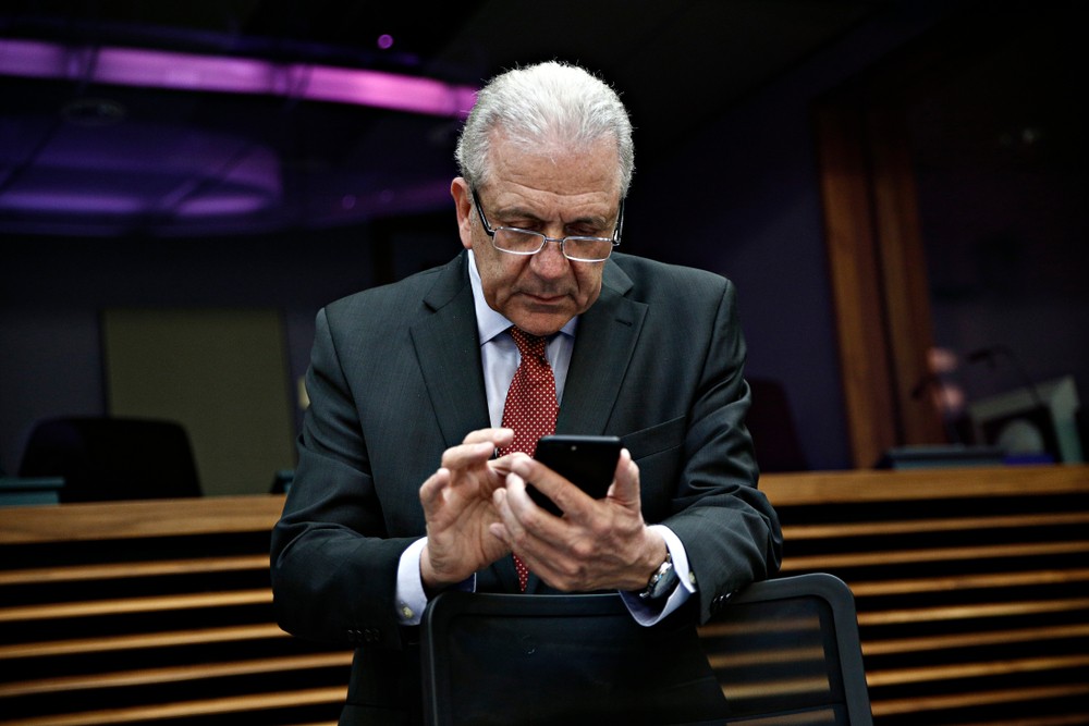 Avramopulosz alkalmatlan a feladatára