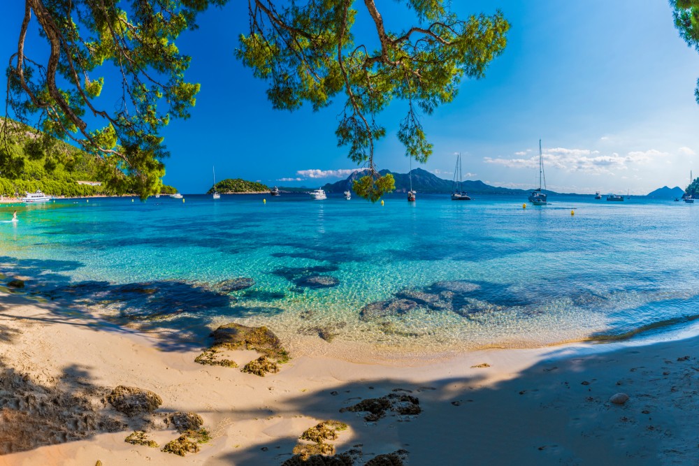 Német turistákat késeltek meg